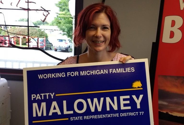 Patty Malowney holds her sign. Photo by Jamie Lewis.